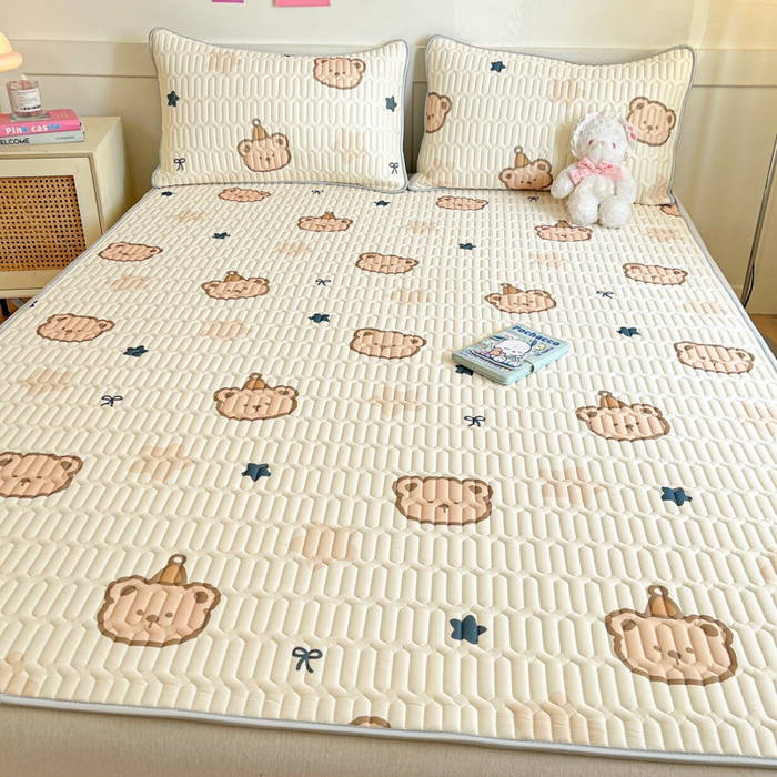 91家纺网 家纺一手货源 找家纺 柒月家居 2026新款小清新乳胶凉席三件套 星帽小熊