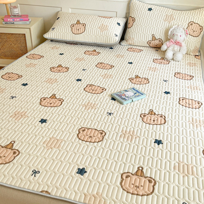 91家纺网 家纺一手货源 找家纺 柒月家居 2026新款小清新乳胶凉席三件套 星帽小熊