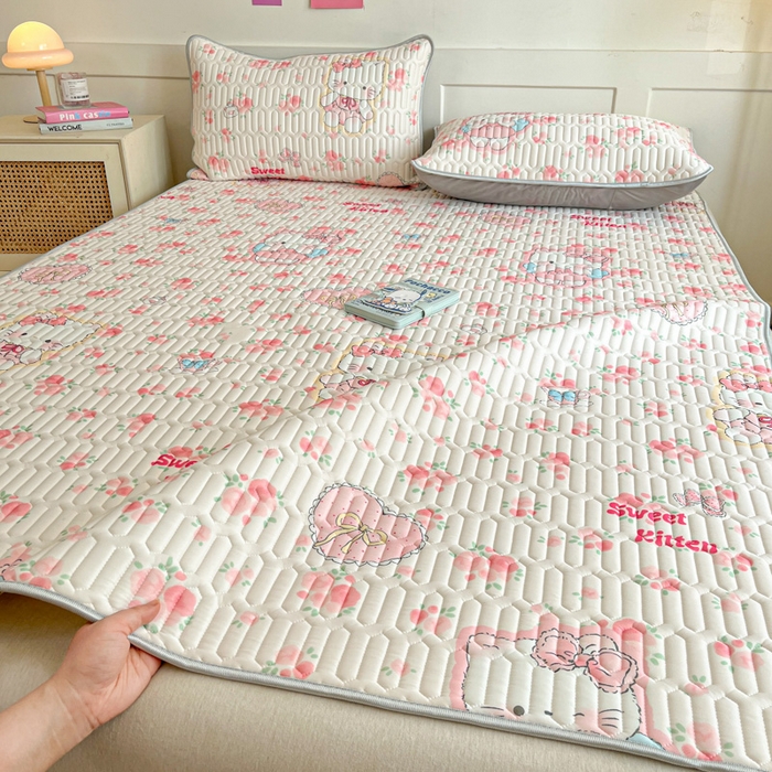 91家纺网 家纺一手货源 找家纺 柒月家居 2026新款小清新乳胶凉席三件套 桃桃奶猫