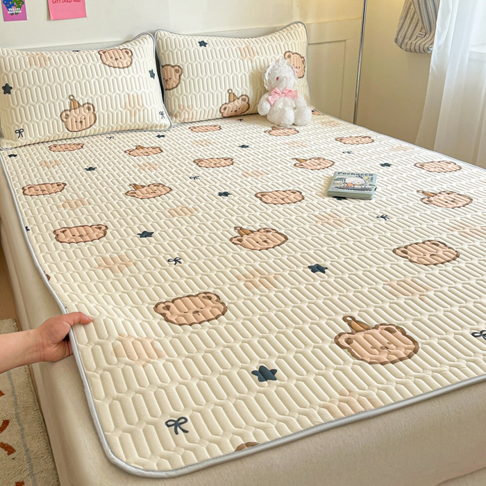 91家纺网 家纺一手货源 找家纺 柒月家居 2026新款小清新乳胶凉席三件套 星帽小熊