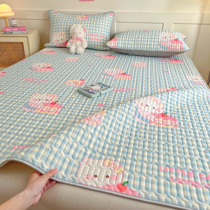 91家纺网 家纺一手货源 找家纺 柒月家居 2026新款小清新乳胶凉席三件套 蓝格甜猫