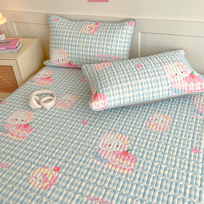 91家纺网 家纺一手货源 找家纺 柒月家居 2026新款小清新乳胶凉席三件套 蓝格甜猫