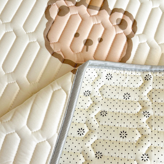 91家纺网 家纺一手货源 找家纺 柒月家居 2026新款小清新乳胶凉席三件套 星帽小熊