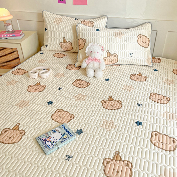 91家纺网 家纺一手货源 找家纺 柒月家居 2026新款小清新乳胶凉席三件套 星帽小熊