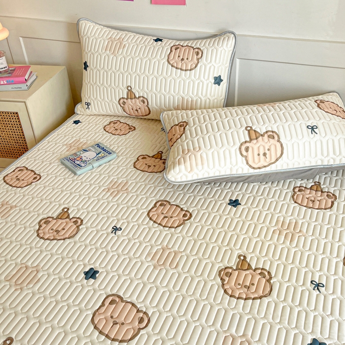 91家纺网 家纺一手货源 找家纺 柒月家居 2026新款小清新乳胶凉席三件套 星帽小熊