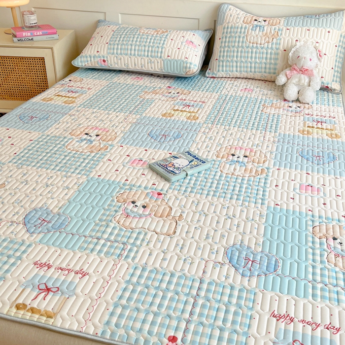 91家纺网 家纺一手货源 找家纺 柒月家居 2026新款小清新乳胶凉席三件套 蓝块汪仔