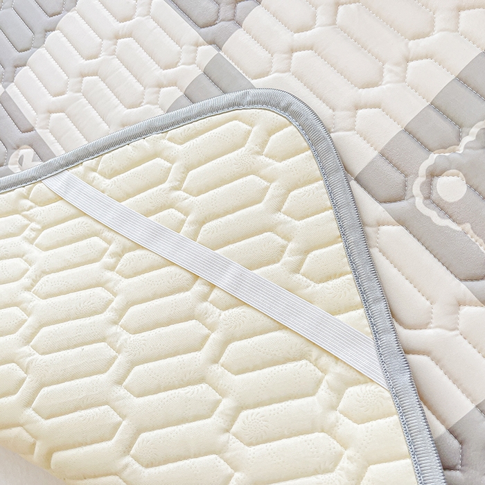 91家纺网 家纺一手货源 找家纺 柒月家居 2026新款小清新乳胶凉席三件套 灰格小熊