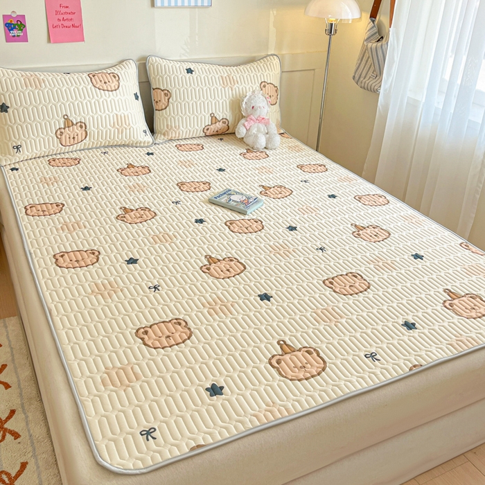 91家纺网 家纺一手货源 找家纺 柒月家居 2026新款小清新乳胶凉席三件套 星帽小熊