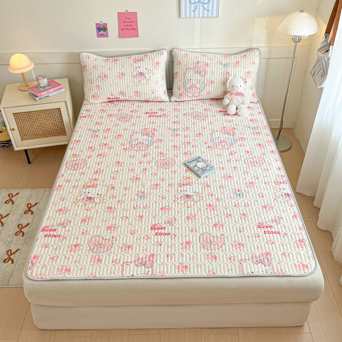 91家纺网 家纺一手货源 找家纺 柒月家居 2026新款小清新乳胶凉席三件套 桃桃奶猫