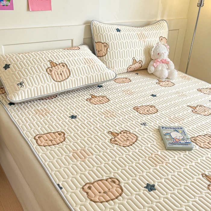 91家纺网 家纺一手货源 找家纺 柒月家居 2026新款小清新乳胶凉席三件套 星帽小熊