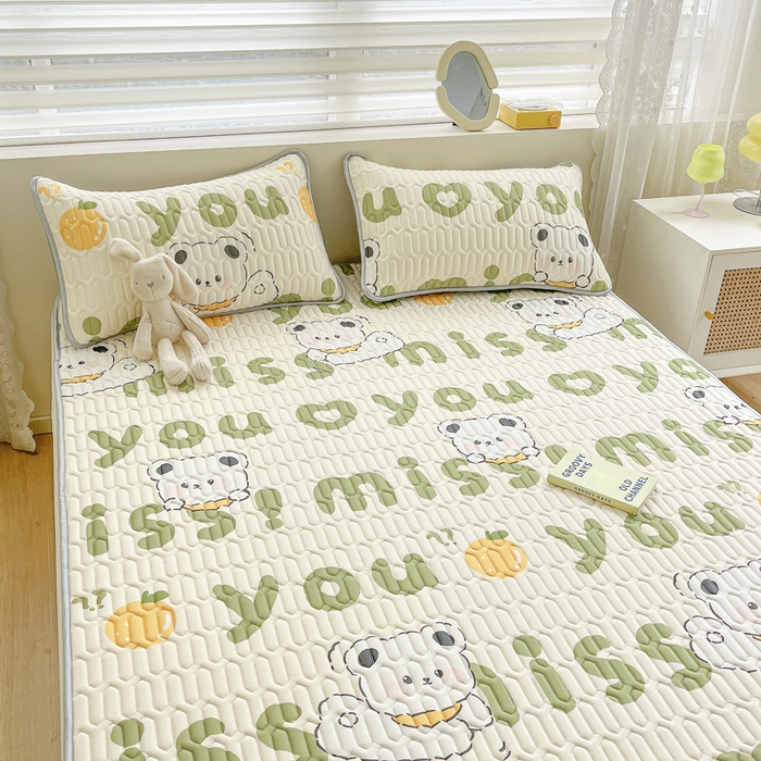 91家纺网 家纺一手货源 找家纺 柒月家居 2026新款小清新乳胶凉席三件套 字母小熊