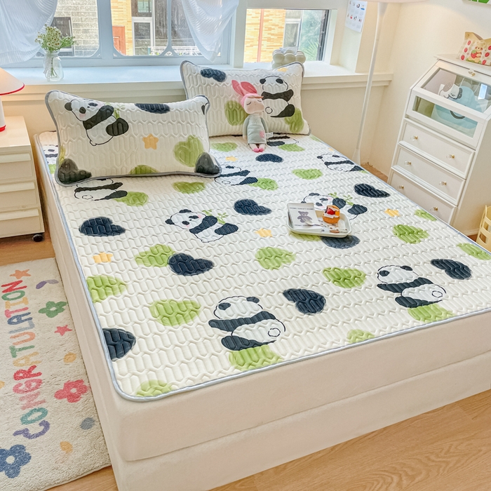 91家纺网 家纺一手货源 找家纺 柒月家居 2026新款小清新乳胶凉席三件套 爱心熊猫