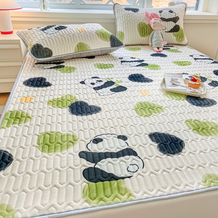 91家纺网 家纺一手货源 找家纺 柒月家居 2026新款小清新乳胶凉席三件套 爱心熊猫