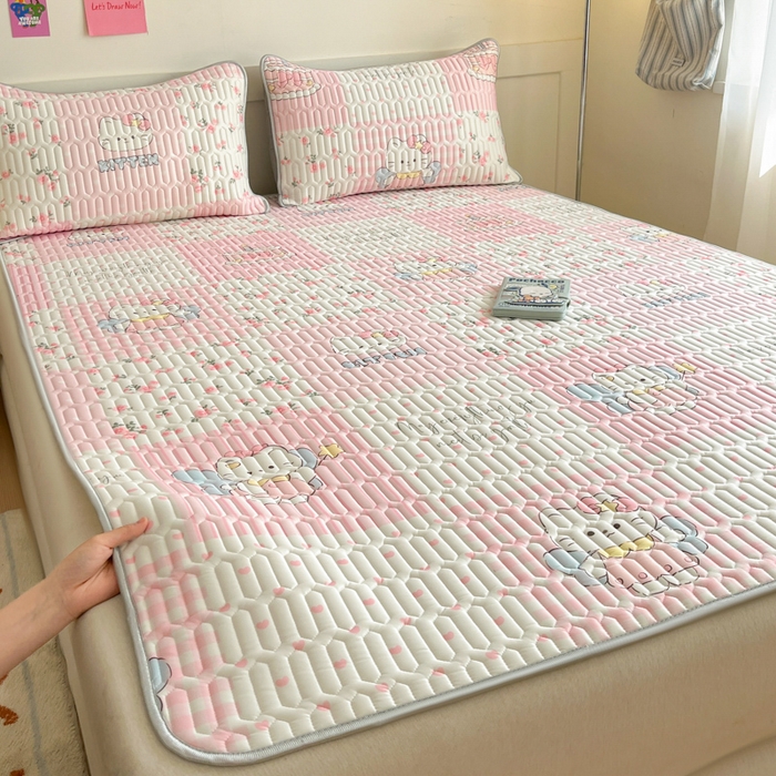 91家纺网 家纺一手货源 找家纺 柒月家居 2026新款小清新乳胶凉席三件套 粉格凯蒂