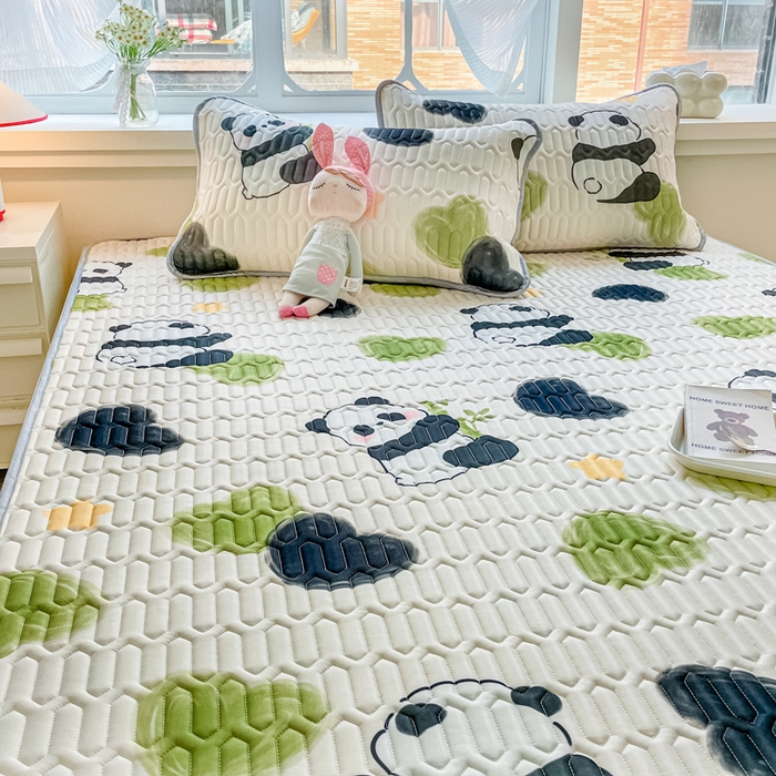 91家纺网 家纺一手货源 找家纺 柒月家居 2026新款小清新乳胶凉席三件套 爱心熊猫