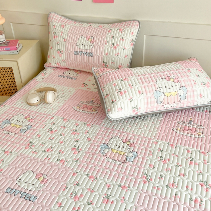 91家纺网 家纺一手货源 找家纺 柒月家居 2026新款小清新乳胶凉席三件套 粉格凯蒂