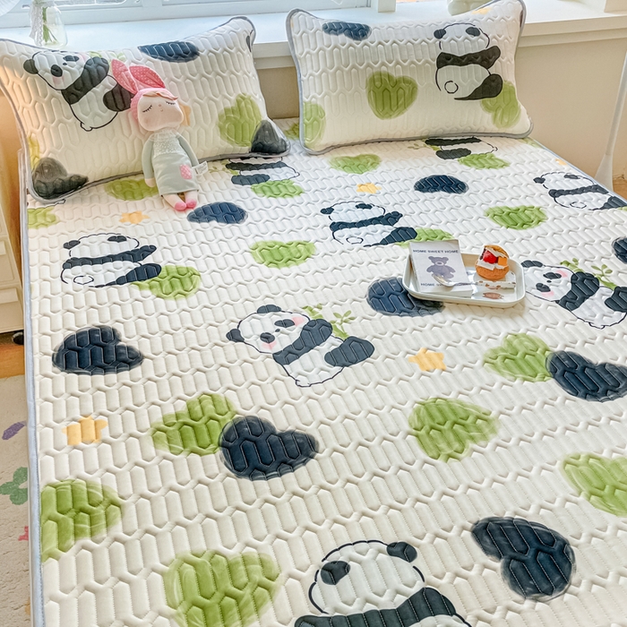 91家纺网 家纺一手货源 找家纺 柒月家居 2026新款小清新乳胶凉席三件套 爱心熊猫