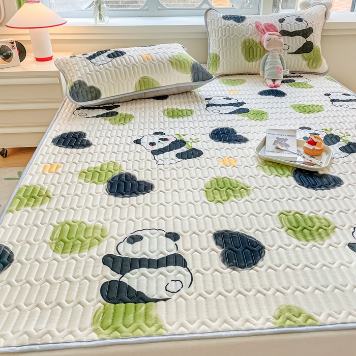 91家纺网 家纺一手货源 找家纺 柒月家居 2026新款小清新乳胶凉席三件套 爱心熊猫