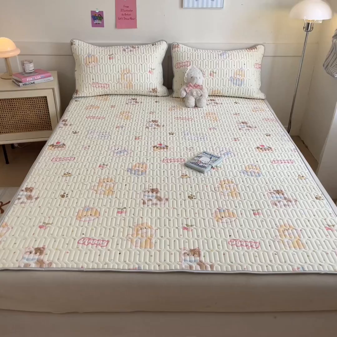 91家纺网 家纺一手货源 找家纺 柒月家居 2026新款小清新乳胶凉席三件套 波点萌宠