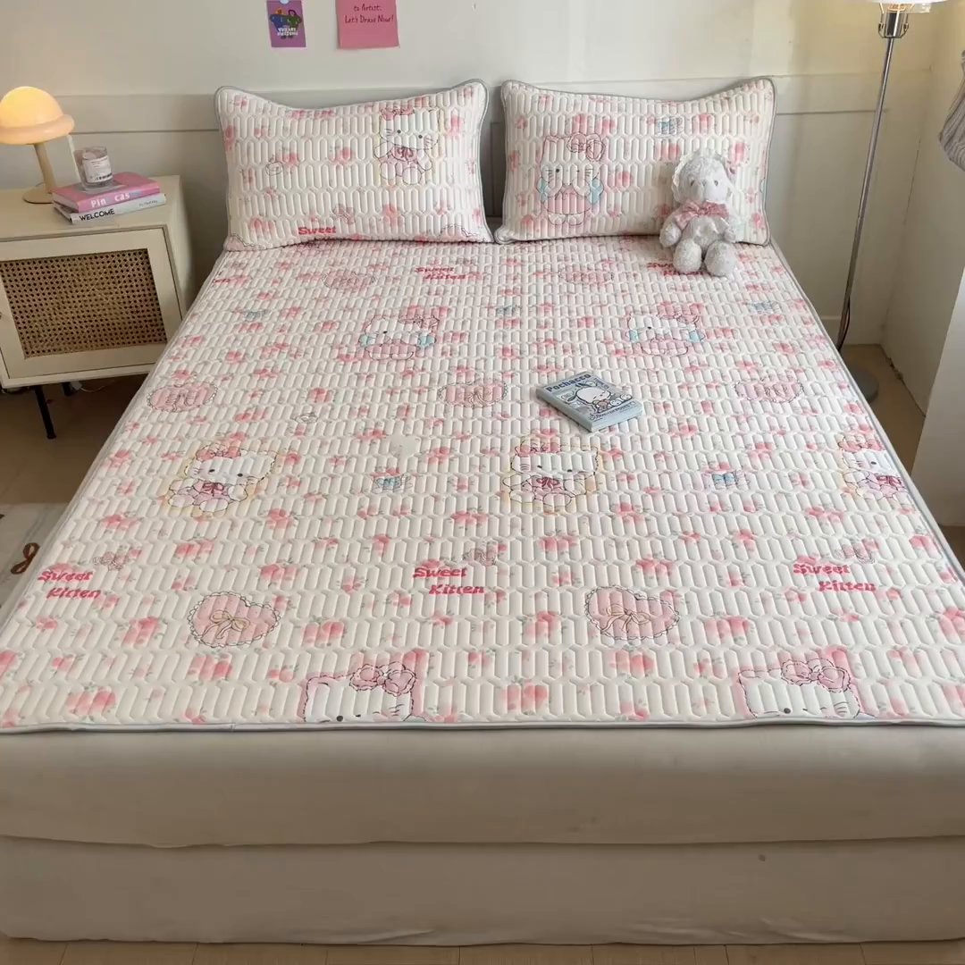 91家纺网 家纺一手货源 找家纺 柒月家居 2026新款小清新乳胶凉席三件套 桃桃奶猫