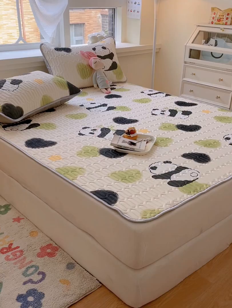 91家纺网 家纺一手货源 找家纺 柒月家居 2026新款小清新乳胶凉席三件套 爱心熊猫