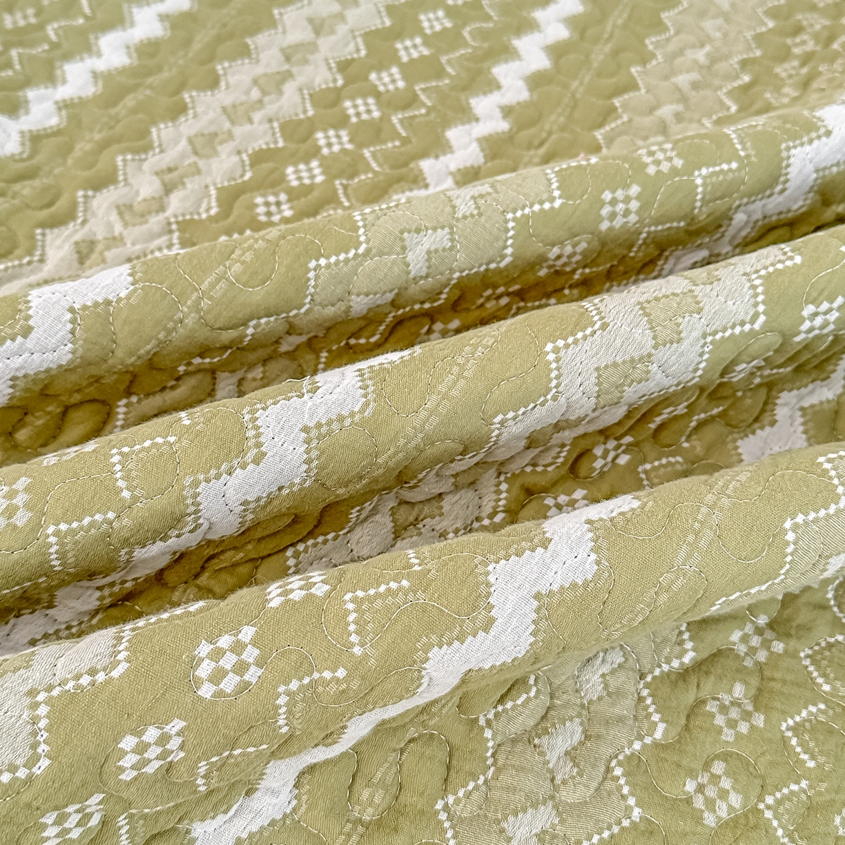 91家纺网 家纺一手货源 找家纺 手艺人家纺 2026新款双层纱夹棉防滑床盖炕盖-第三批 A33