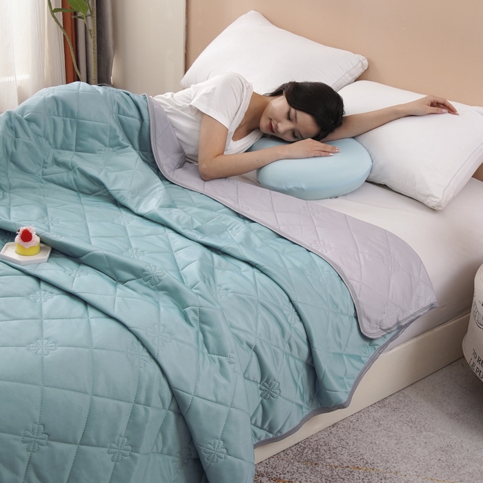 91家纺网 家纺一手货源 找家纺 手艺人家纺 2026新款夏季凉感冰丝爆款夏凉薄款被子空调水洗单人夏天双人宿舍可机洗 方格浅绿