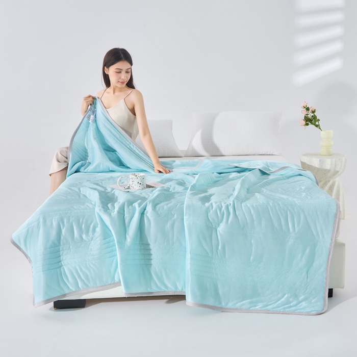 91家纺网 家纺一手货源 找家纺 手艺人家纺 2026新款夏季凉感冰丝爆款夏凉薄款被子空调水洗单人夏天双人宿舍可机洗 条纹浅绿