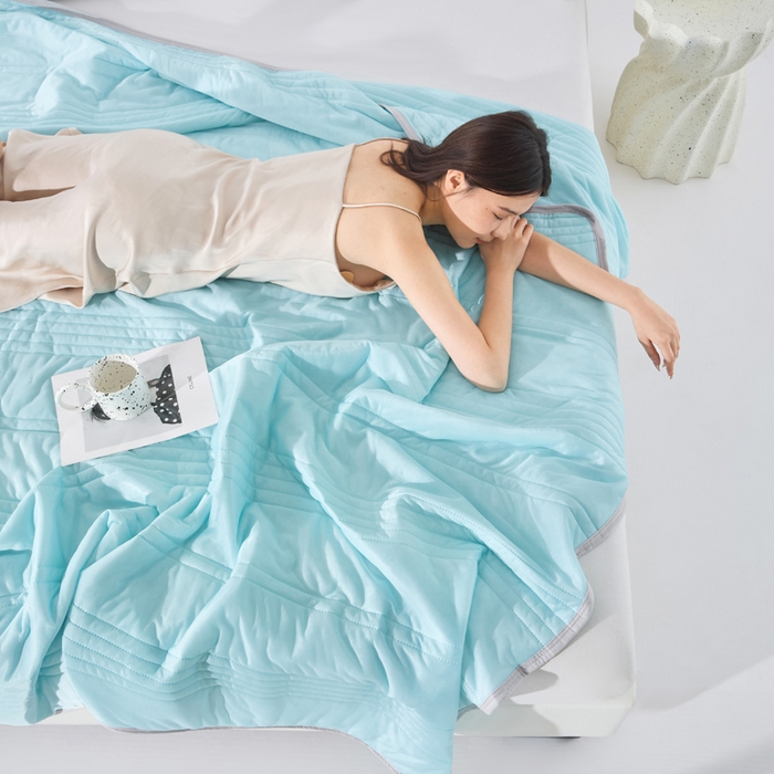 91家纺网 家纺一手货源 找家纺 手艺人家纺 2026新款夏季凉感冰丝爆款夏凉薄款被子空调水洗单人夏天双人宿舍可机洗 条纹浅绿