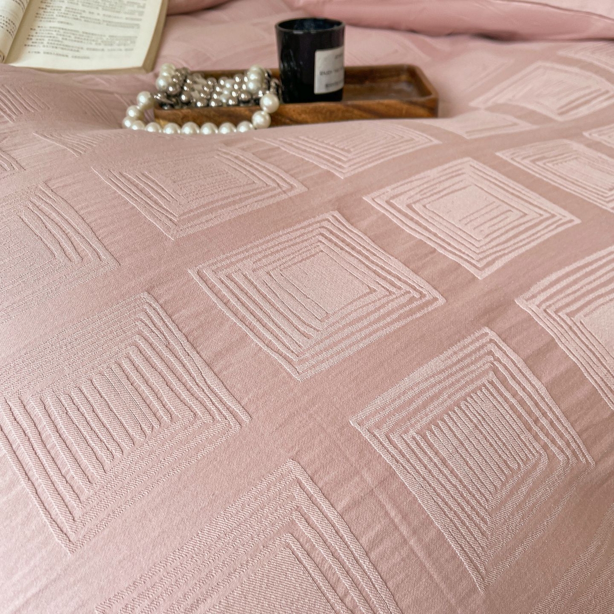 91家纺网 家纺一手货源 找家纺 乐家毛巾被（工厂自产自销） 2026春夏新款全棉60S长绒棉立体厚织提花四件套 叠框