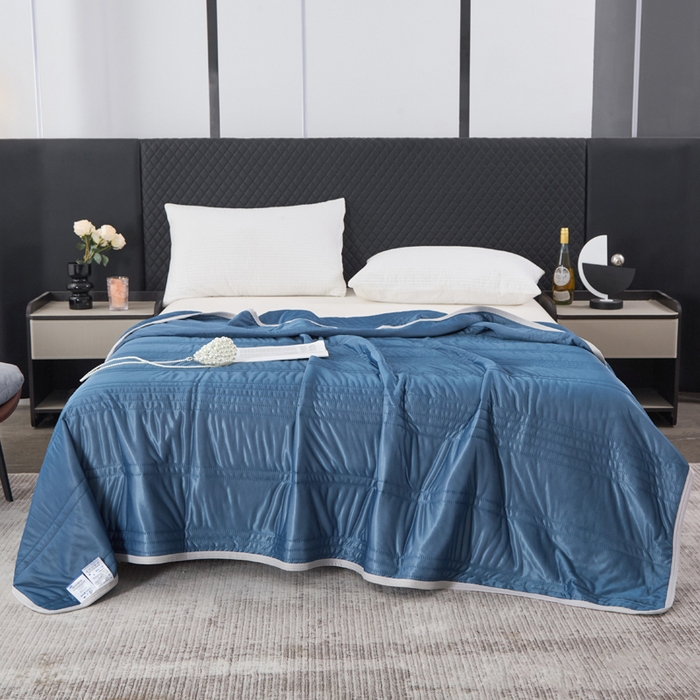 91家纺网 家纺一手货源 找家纺 手艺人家纺 2026新款夏季凉感冰丝爆款夏凉薄款被子空调水洗单人夏天双人宿舍可机洗 条纹湖蓝