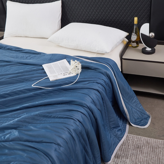 91家纺网 家纺一手货源 找家纺 手艺人家纺 2026新款夏季凉感冰丝爆款夏凉薄款被子空调水洗单人夏天双人宿舍可机洗 条纹湖蓝