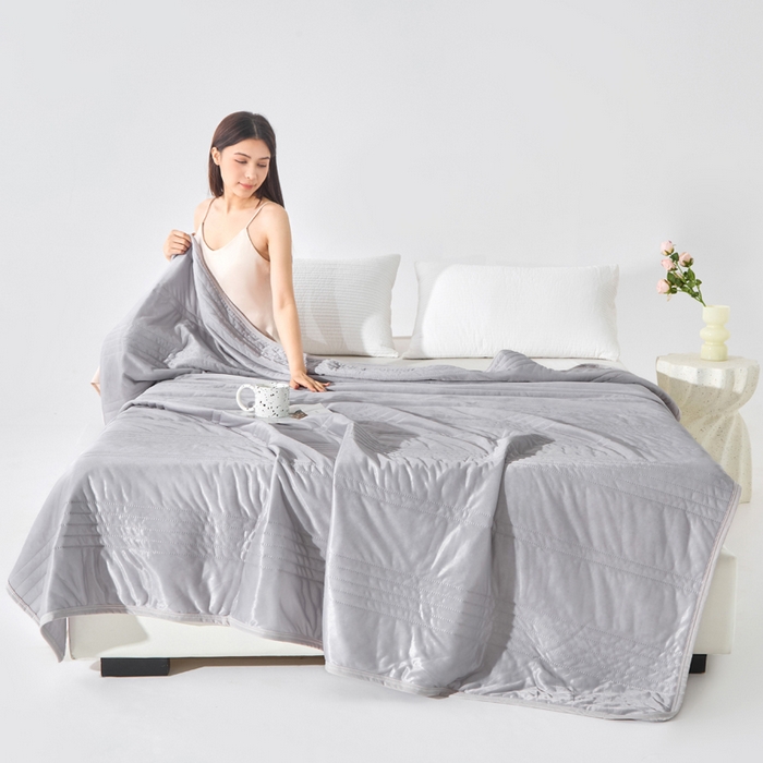 91家纺网 家纺一手货源 找家纺 手艺人家纺 2026新款夏季凉感冰丝爆款夏凉薄款被子空调水洗单人夏天双人宿舍可机洗 条纹灰色