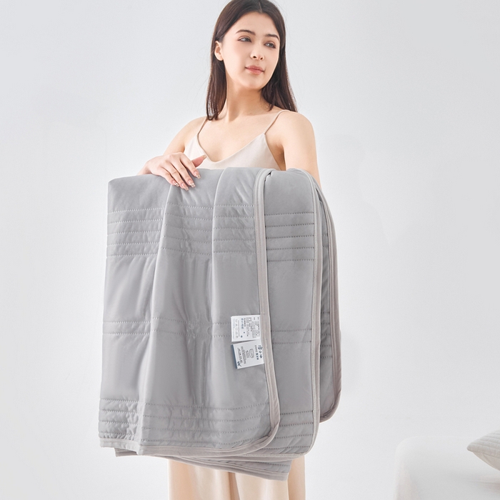 91家纺网 家纺一手货源 找家纺 手艺人家纺 2026新款夏季凉感冰丝爆款夏凉薄款被子空调水洗单人夏天双人宿舍可机洗 条纹灰色