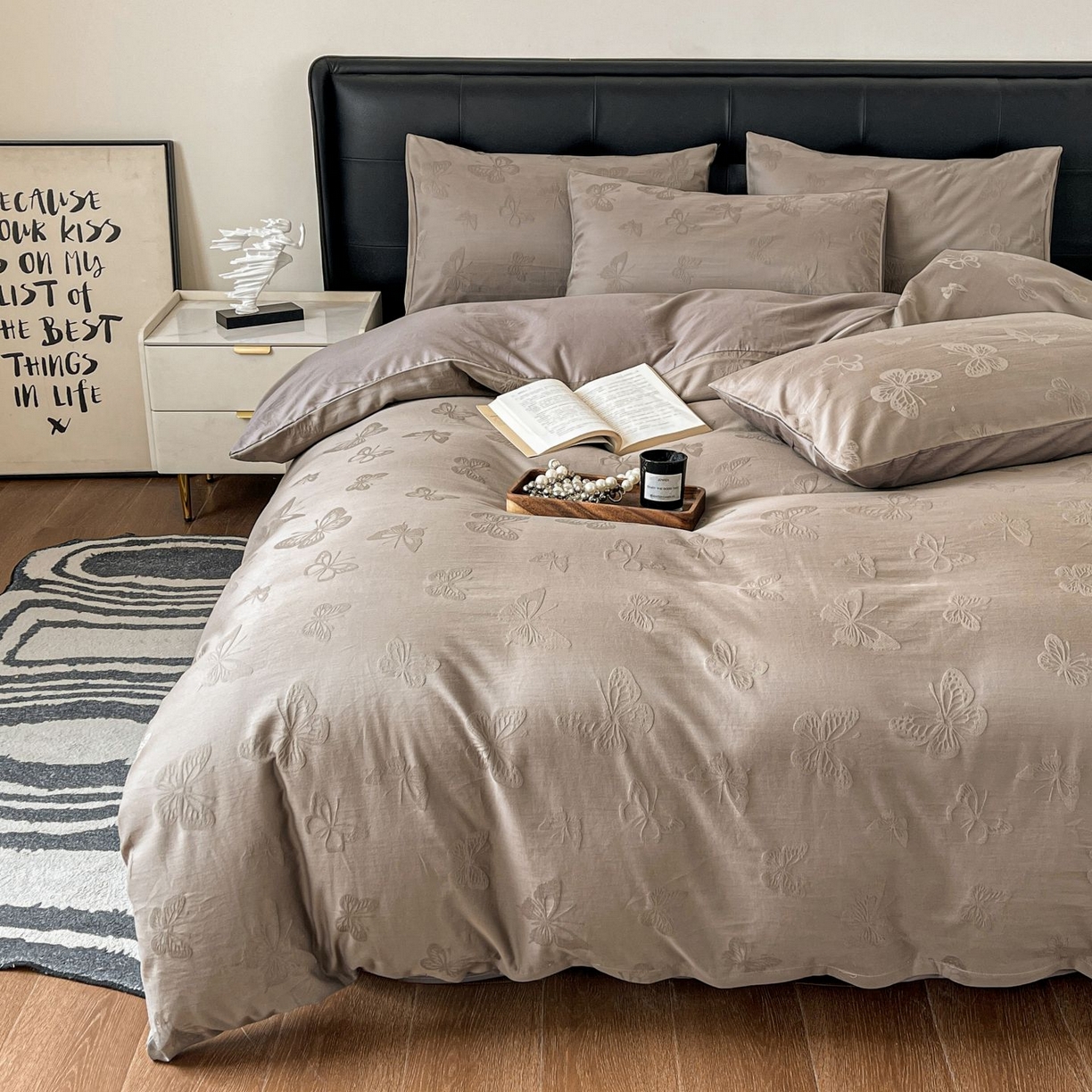 91家纺网 家纺一手货源 找家纺 乐家毛巾被（工厂自产自销） 2026春夏新款全棉60S长绒棉立体厚织提花四件套 蝶影