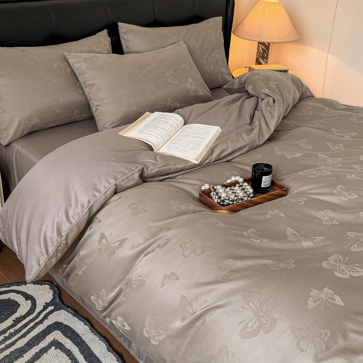 91家纺网 家纺一手货源 找家纺 乐家毛巾被（工厂自产自销） 2026春夏新款全棉60S长绒棉立体厚织提花四件套 蝶影