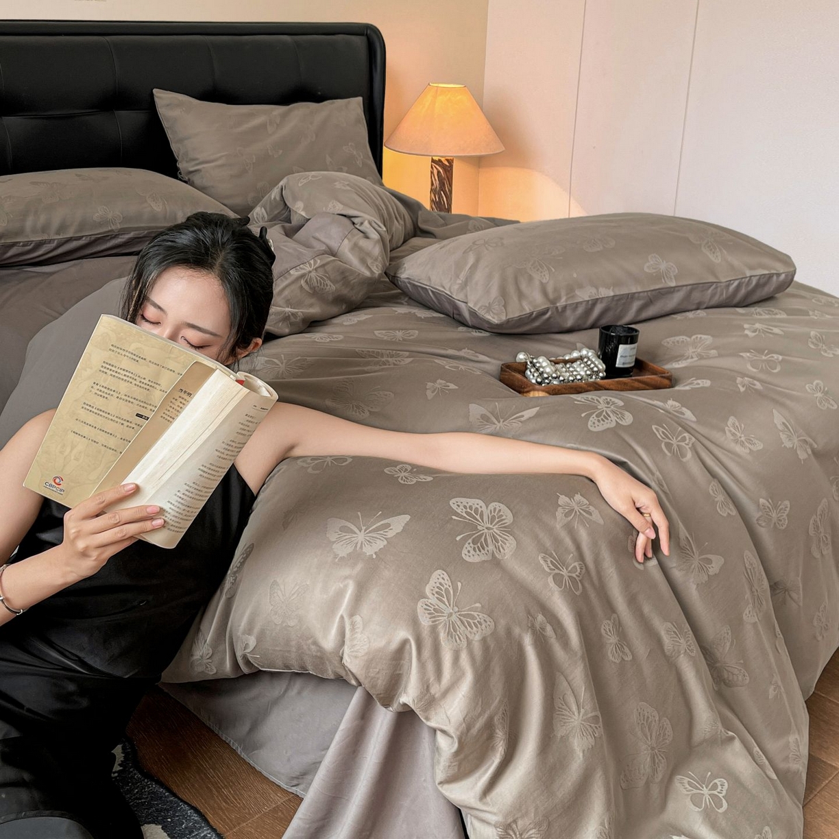 91家纺网 家纺一手货源 找家纺 乐家毛巾被（工厂自产自销） 2026春夏新款全棉60S长绒棉立体厚织提花四件套 蝶影