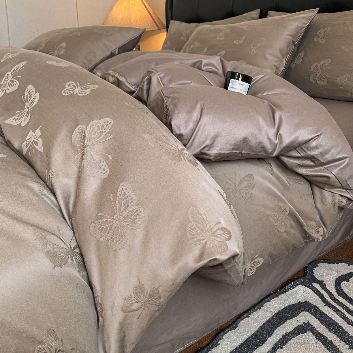 91家纺网 家纺一手货源 找家纺 乐家毛巾被（工厂自产自销） 2026春夏新款全棉60S长绒棉立体厚织提花四件套 蝶影