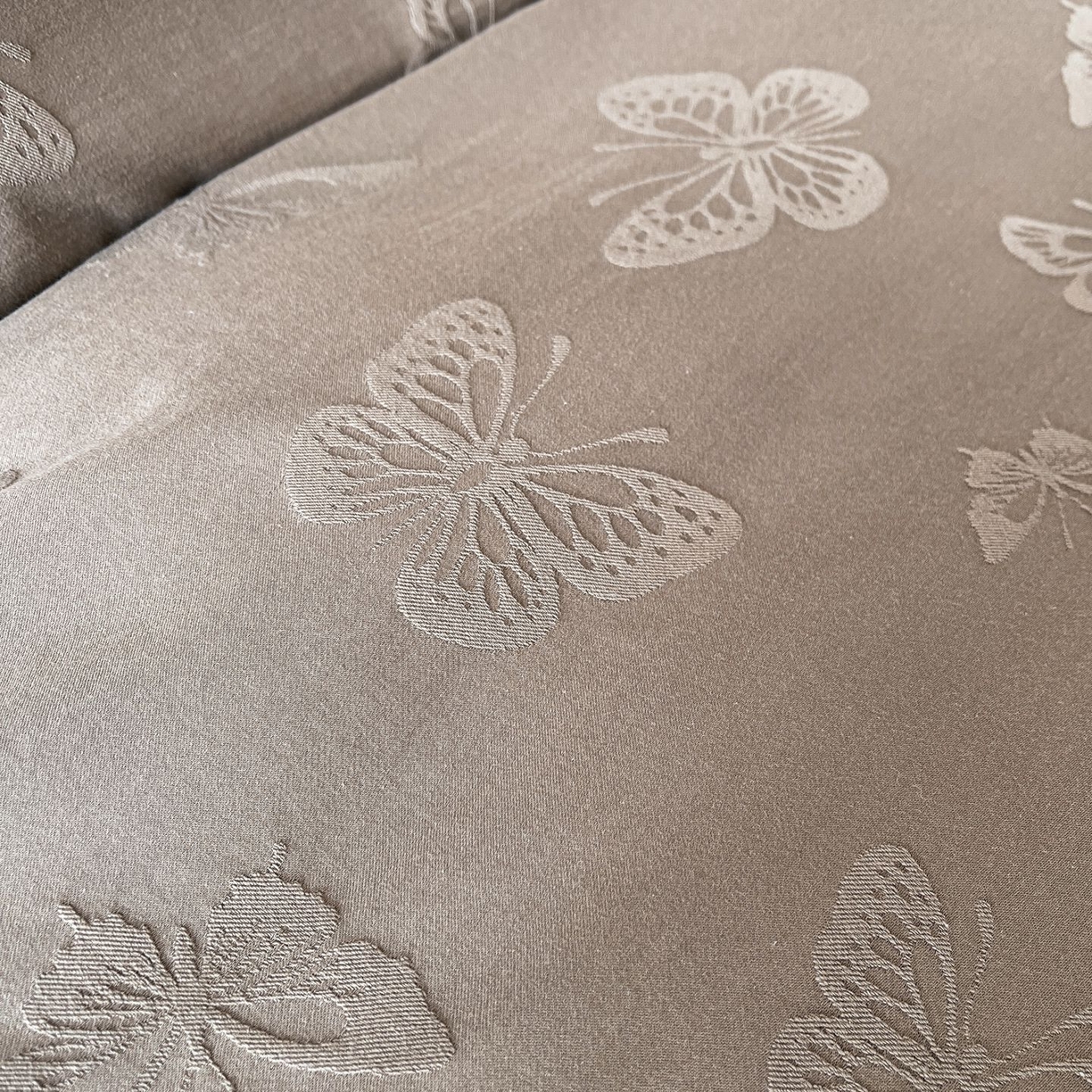 91家纺网 家纺一手货源 找家纺 乐家毛巾被（工厂自产自销） 2026春夏新款全棉60S长绒棉立体厚织提花四件套 蝶影