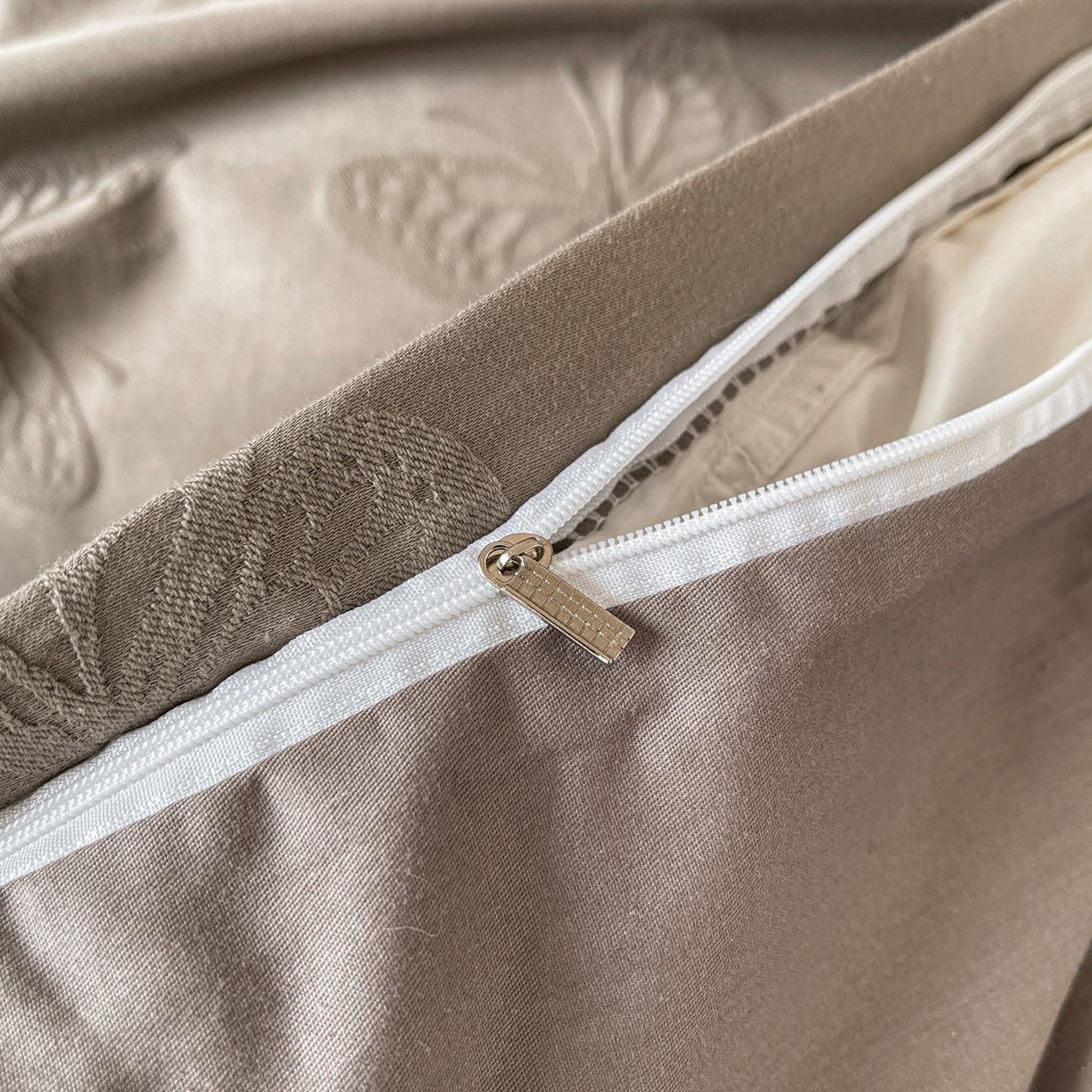 91家纺网 家纺一手货源 找家纺 乐家毛巾被（工厂自产自销） 2026春夏新款全棉60S长绒棉立体厚织提花四件套 蝶影