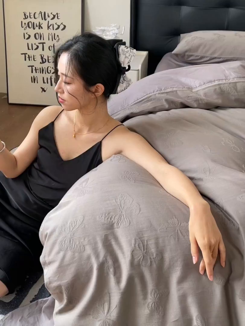 91家纺网 家纺一手货源 找家纺 乐家毛巾被（工厂自产自销） 2026春夏新款全棉60S长绒棉立体厚织提花四件套 蝶影