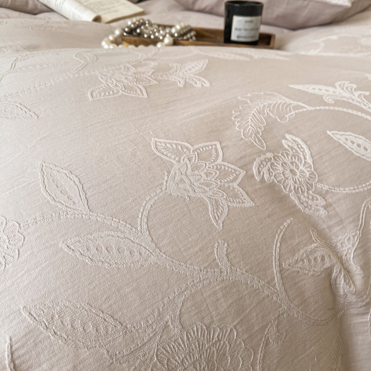 91家纺网 家纺一手货源 找家纺 乐家毛巾被（工厂自产自销） 2026春夏新款全棉60S长绒棉立体厚织提花四件套 浮光掠影