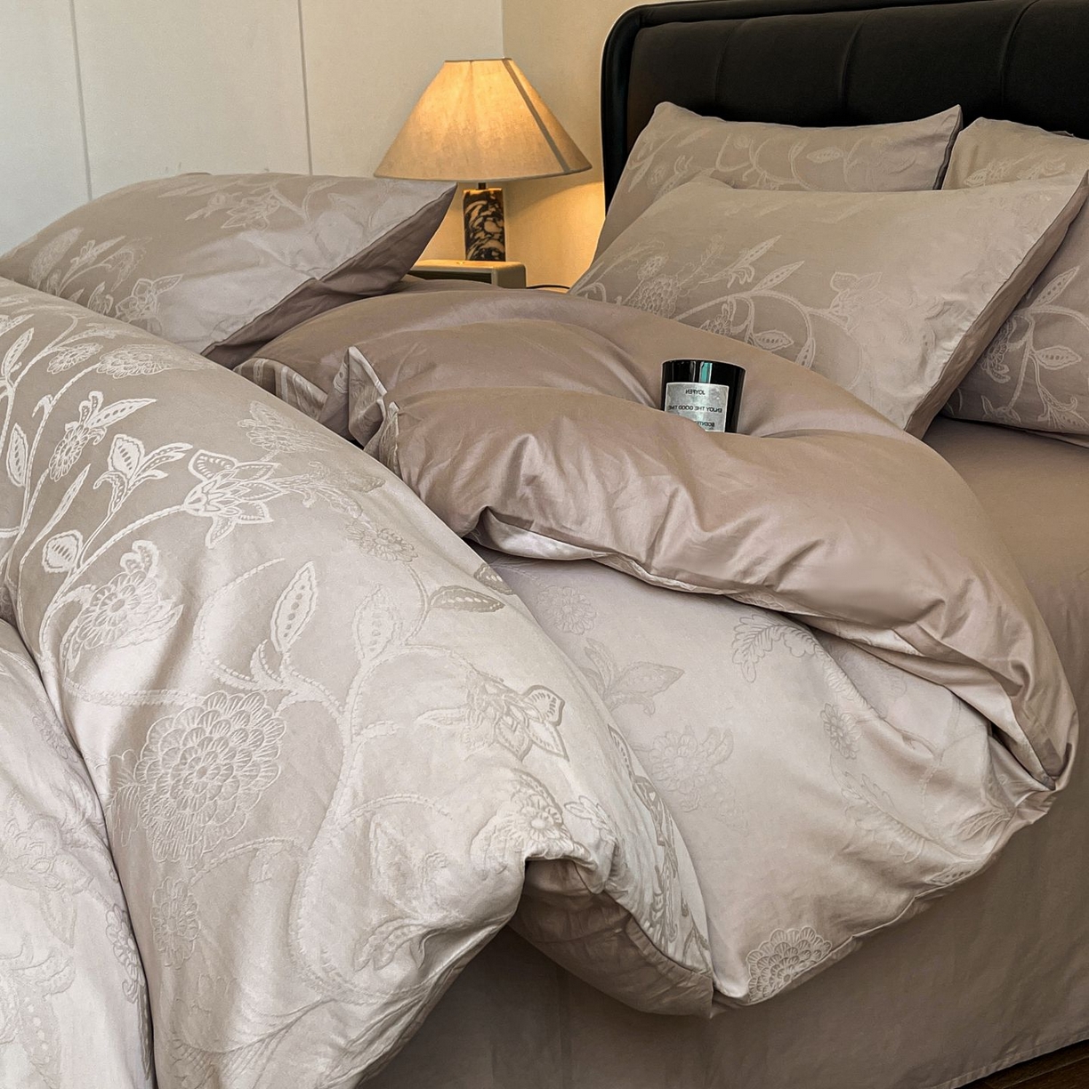 91家纺网 家纺一手货源 找家纺 乐家毛巾被（工厂自产自销） 2026春夏新款全棉60S长绒棉立体厚织提花四件套 浮光掠影