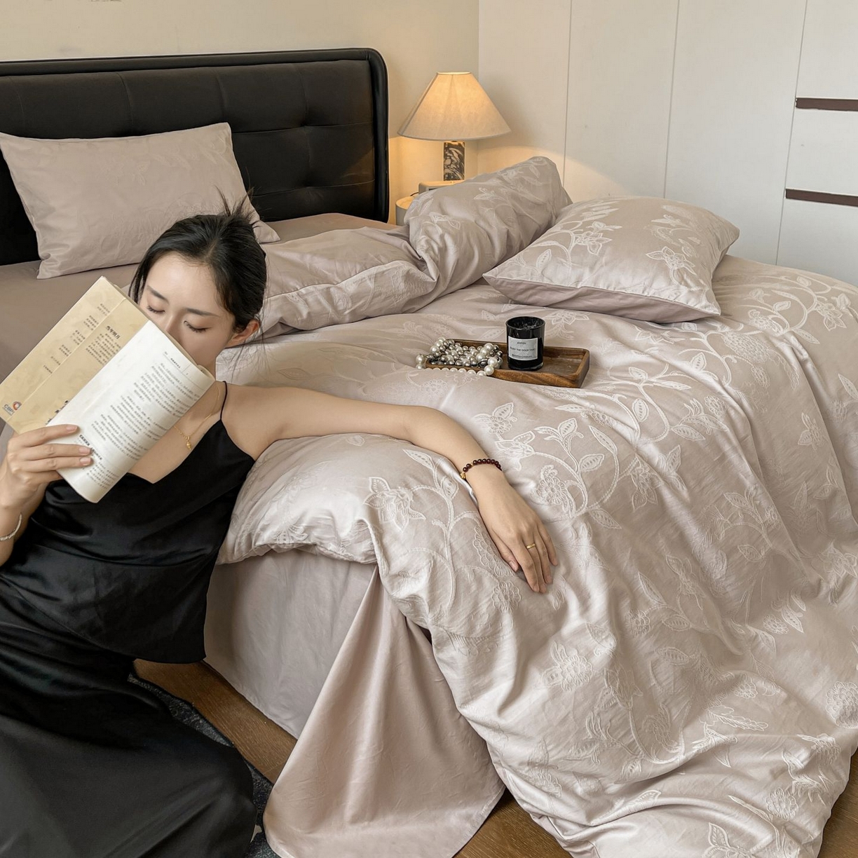 91家纺网 家纺一手货源 找家纺 乐家毛巾被（工厂自产自销） 2026春夏新款全棉60S长绒棉立体厚织提花四件套 浮光掠影