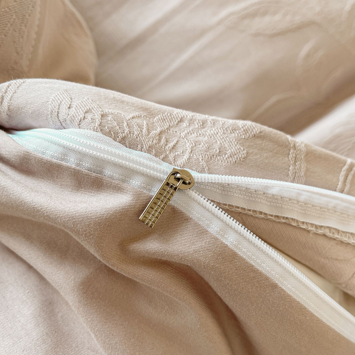 91家纺网 家纺一手货源 找家纺 乐家毛巾被（工厂自产自销） 2026春夏新款全棉60S长绒棉立体厚织提花四件套 浮光掠影