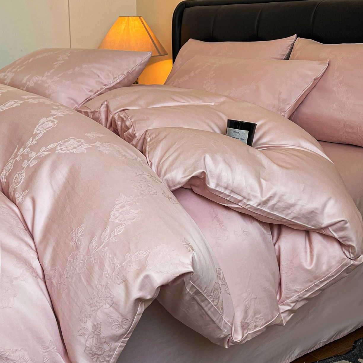 91家纺网 家纺一手货源 找家纺 乐家毛巾被（工厂自产自销） 2026春夏新款全棉60S长绒棉立体厚织提花四件套 花叶蝶影