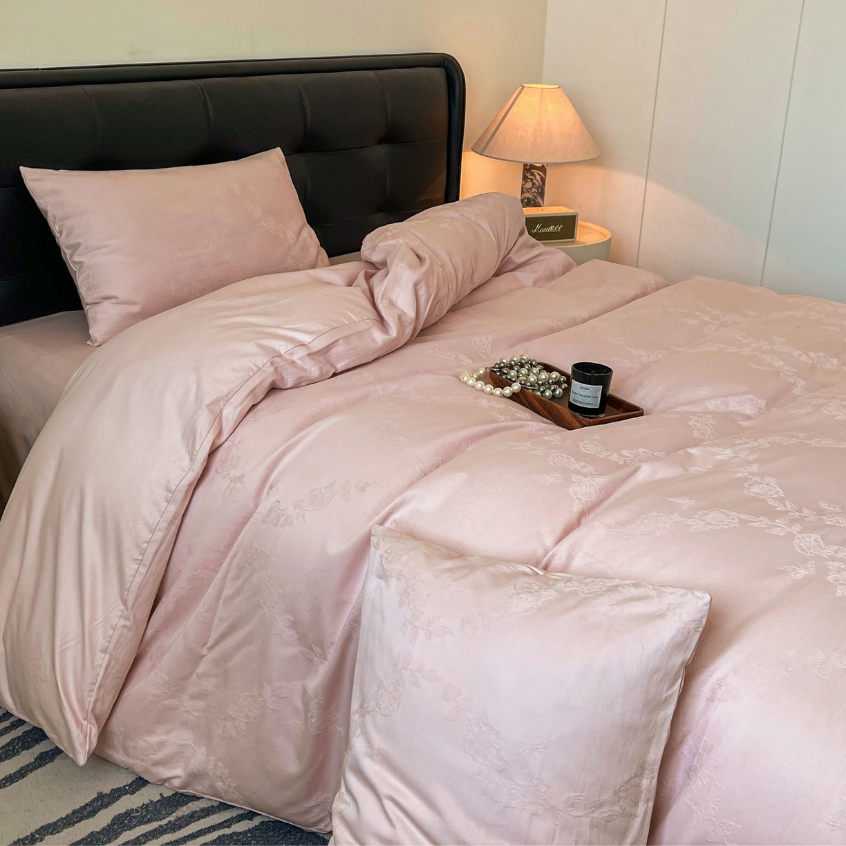 91家纺网 家纺一手货源 找家纺 乐家毛巾被（工厂自产自销） 2026春夏新款全棉60S长绒棉立体厚织提花四件套 花叶蝶影