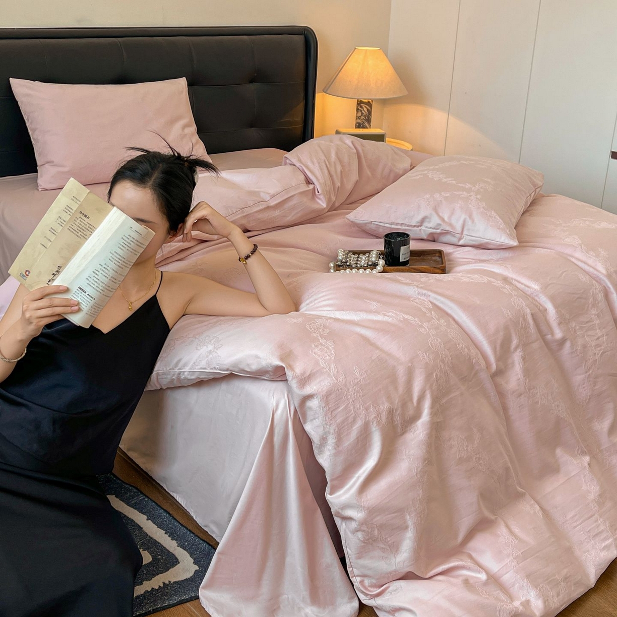 91家纺网 家纺一手货源 找家纺 乐家毛巾被（工厂自产自销） 2026春夏新款全棉60S长绒棉立体厚织提花四件套 花叶蝶影