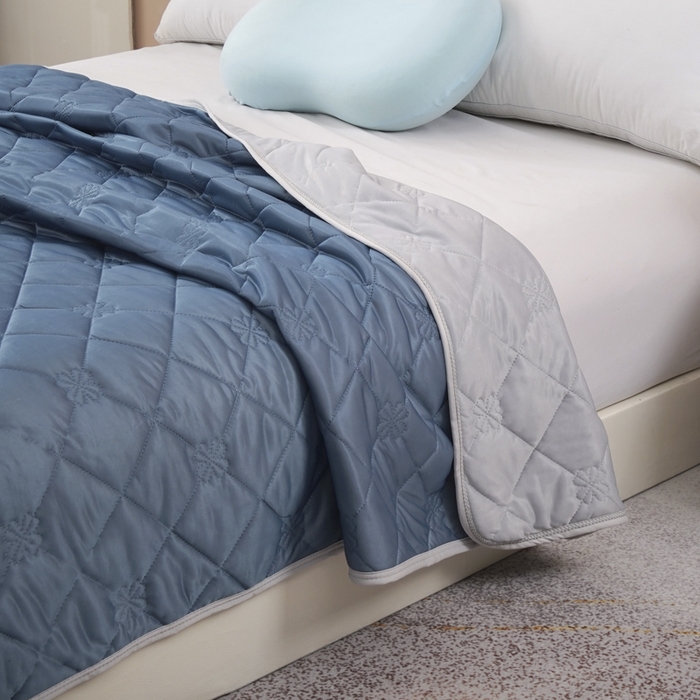 91家纺网 家纺一手货源 找家纺 手艺人家纺 2026新款夏季凉感冰丝爆款夏凉薄款被子空调水洗单人夏天双人宿舍可机洗 方格宝蓝