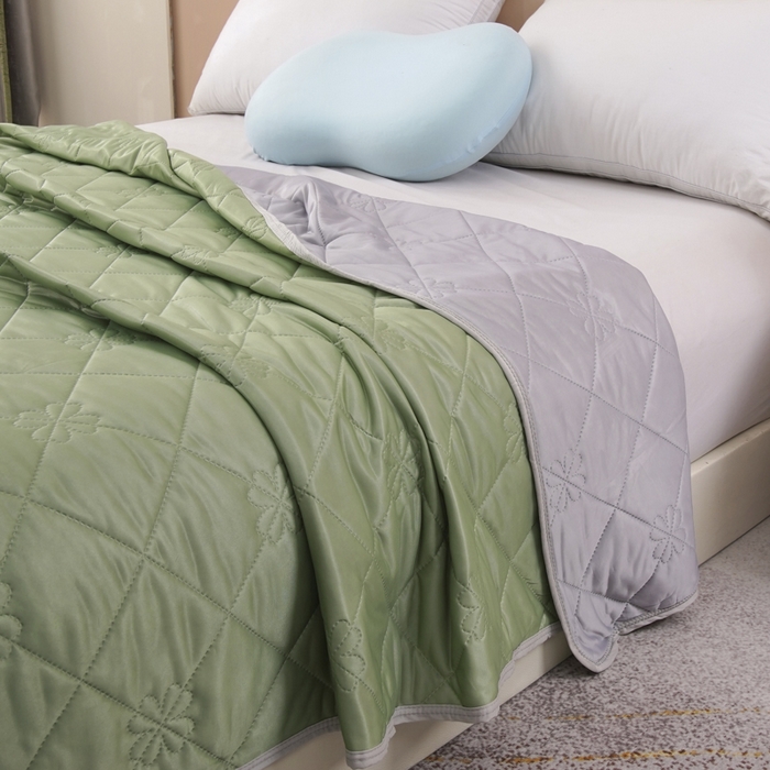 91家纺网 家纺一手货源 找家纺 手艺人家纺 2026新款夏季凉感冰丝爆款夏凉薄款被子空调水洗单人夏天双人宿舍可机洗 方格果绿